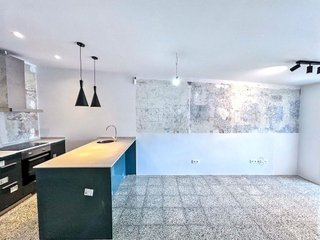Piso en venta en El Raval en Barcelona