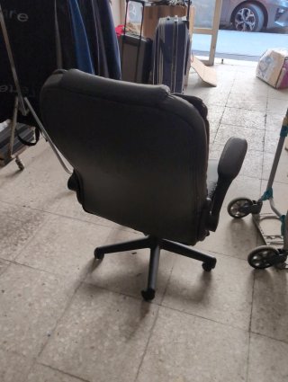 Silla de oficina ergonómica negra