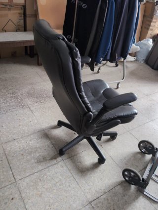 Silla de oficina ergonómica negra