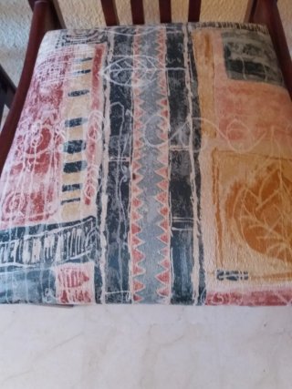 Mesa de comedor ovalada de madera