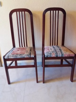 Mesa de comedor ovalada de madera