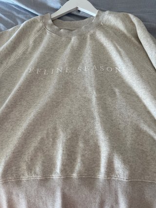 Sudadera Ese0ese gris y blanca