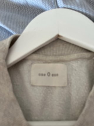 Sudadera Ese0ese gris y blanca
