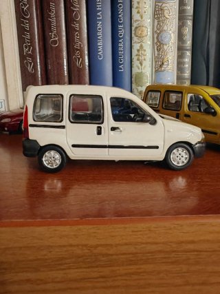 Renault Kangoo 1/43 Amarillo