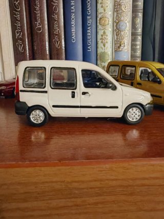 Renault Kangoo 1/43 Amarillo
