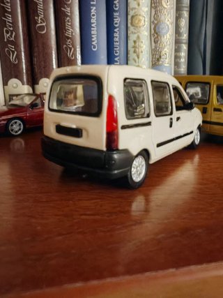 Renault Kangoo 1/43 Amarillo