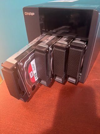 NAS QNAP TS-420 (4 Bahías) + 16TB - RAID 5 conf.