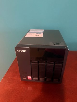 NAS QNAP TS-420 (4 Bahías) + 16TB - RAID 5 conf.