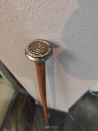 Bastón antiguo con grabado
