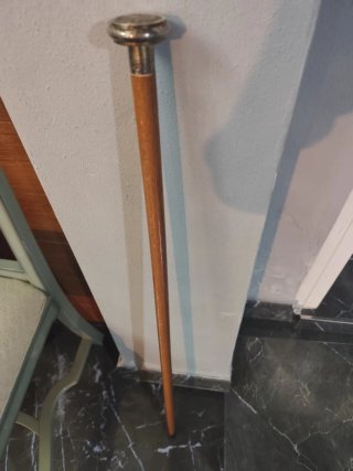 Bastón antiguo con grabado