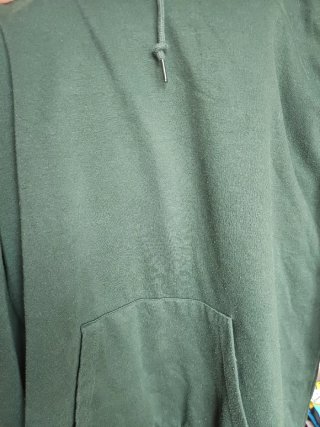 Sudadera verde con capucha
