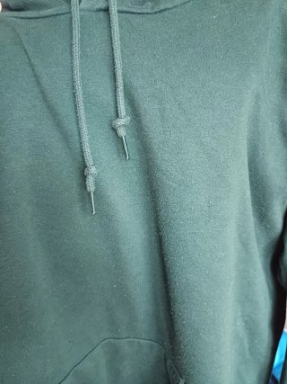 Sudadera verde con capucha
