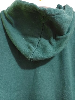 Sudadera verde con capucha