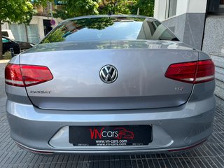 Volkswagen Passat 2.0 TDI Advance 2017 LED Navi