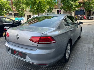 Volkswagen Passat 2.0 TDI Advance 2017 LED Navi
