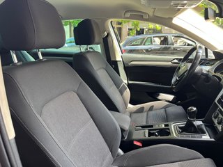 Volkswagen Passat 2.0 TDI Advance 2017 LED Navi