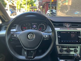 Volkswagen Passat 2.0 TDI Advance 2017 LED Navi