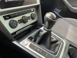 Volkswagen Passat 2.0 TDI Advance 2017 LED Navi