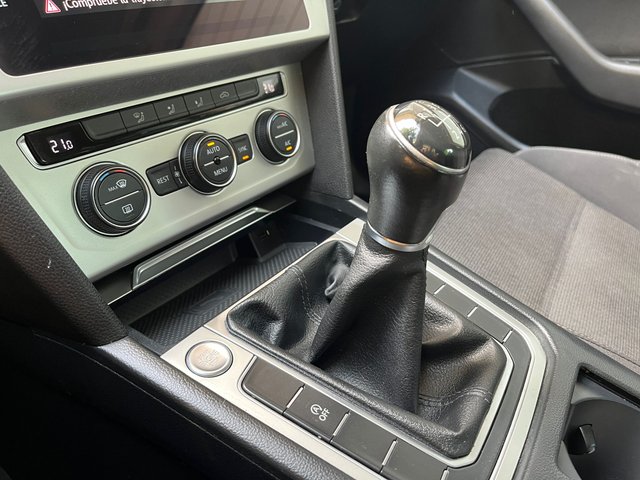 Volkswagen Passat 2.0 TDI Advance 2017 LED Navi