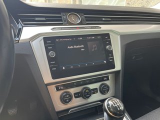 Volkswagen Passat 2.0 TDI Advance 2017 LED Navi