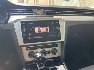 Volkswagen Passat 2.0 TDI Advance 2017 LED Navi