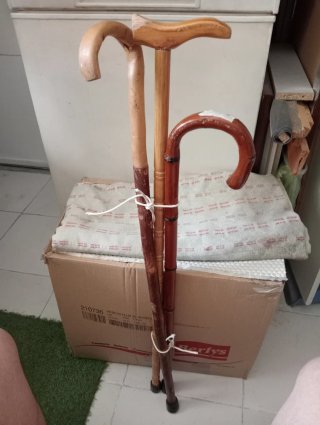 Lote de 3 bastones de madera a 5 euros cada uno