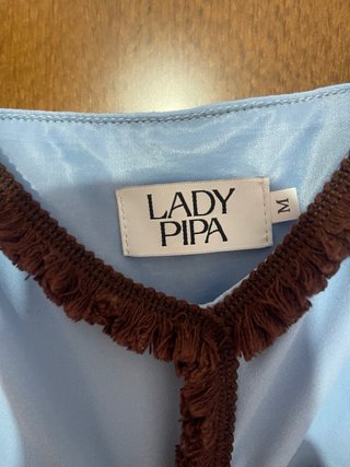Vestido largo azul con detalles marrones