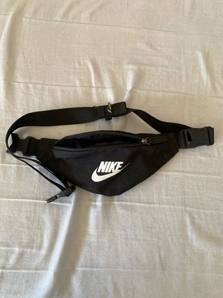 Riñonera Nike Negra