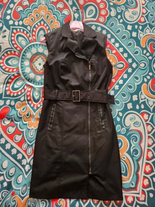 Vestido negro Morgan con cinturón y cremallera