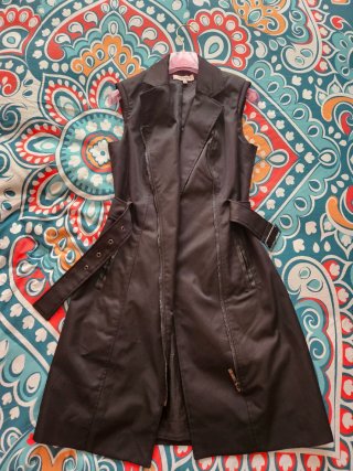 Vestido negro Morgan con cinturón y cremallera