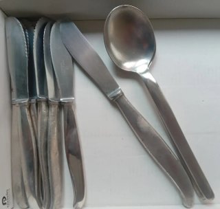 Cuchillos de alpaca antiguos + 2 cucharas
