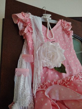 Traje gitana corto, rosa  lunares blancos, talla 6