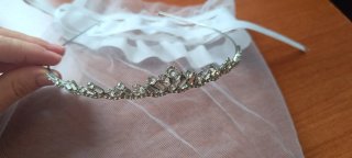 Tiara de brillantes plateada