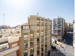 Piso en venta en Ensanche - Diputación en Alicante