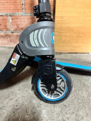 Patinete Globber azul
