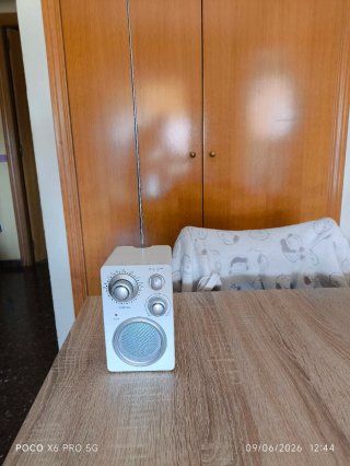 Radio Portátil Analógica Blanca