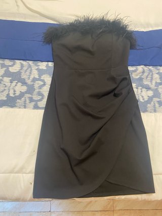 Vestido negro con plumas Talla S