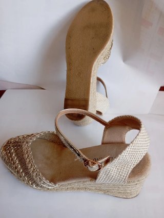 Zapatillas cuña Gioseppo doradas mujer