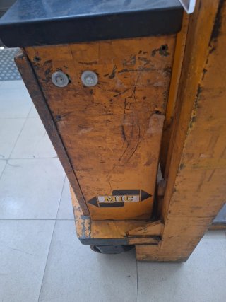 Apiladora eléctrica.
