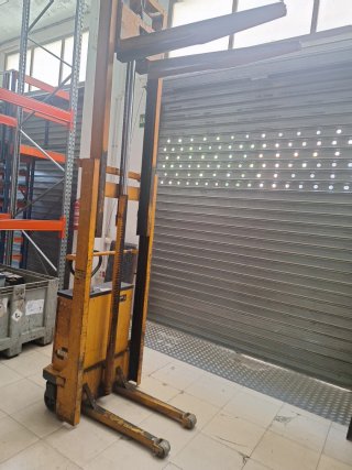 Apiladora eléctrica.