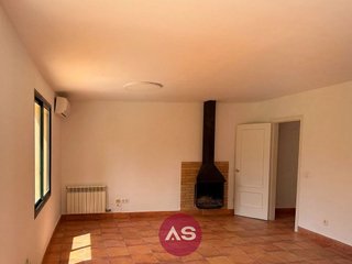 Casa adosada en alquiler en Navata