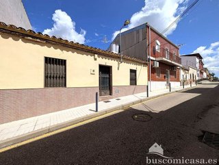 Chalet en venta en Linares
