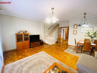 Casa adosada en venta en Portillejo - Valdegastea en Logroño