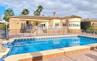 Chalet en venta en Catral