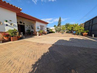 Chalet en venta en Sanlúcar la Mayor
