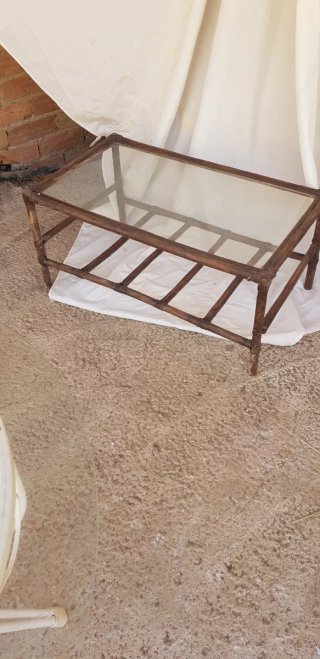 Mesa auxiliar  mimbre y cristal