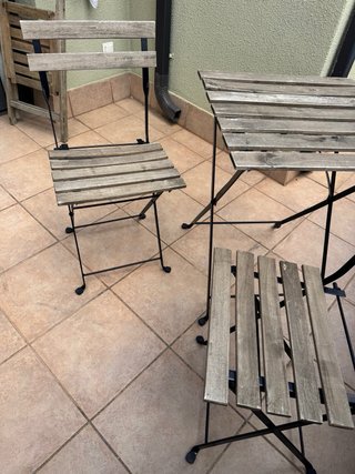 Mesa y 2 sillas plegables madera y metal terraza