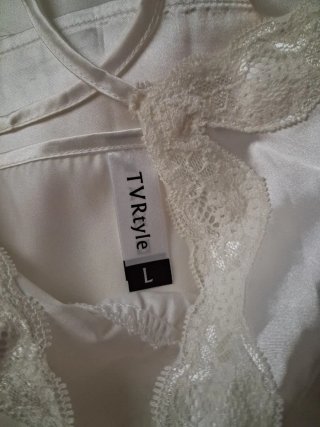 Camisón de satén con encaje
