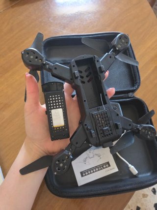 Drone con telecomando e custodia