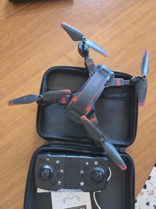 Drone con telecomando e custodia